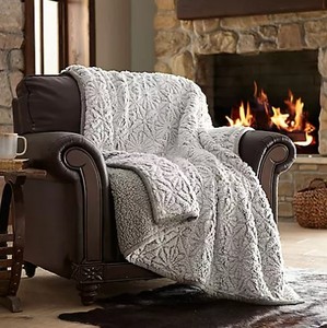 lot 707 image: Members Mark Oversized Cozy Throw, 60 x 72 - Flora Tile Frosted Pinsonic Grey