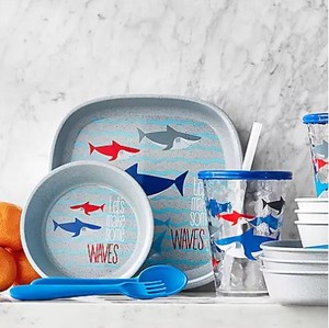 lot 716 image: Members Mark 20-Piece Break-resistant Wheat Straw Kids Dinnerware Set - Shark