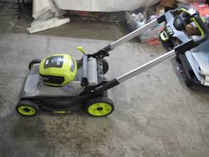 lot 732 image: 40V HP BRUSHLESS 21 CROSS CUT PUSH MOWER KIT - Issues - No BattCharger