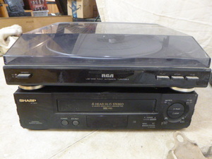Turn Table and 4-Head Hi-Fi Stereo VHS Player