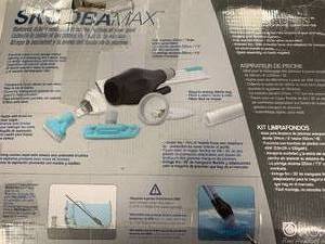 Skoobamax Pool Vacuum Kit (consignor state its new)