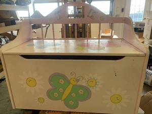 Rolling Children�s Toy Box 27 Inch Tall 32 Inch Wide
