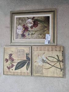 lot 55 image: Lovely Flower Wall Decorations Collection