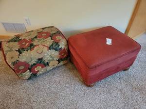 lot 08 image: Two Beautiful Ottomans