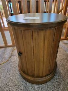 lot 11 image: Beautiful Cylindrical Wooden Side Table with Cabinet in it- 22 x 18