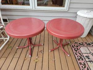 lot 15 image: 2 Outdoor Metal End Tables 22 x 18