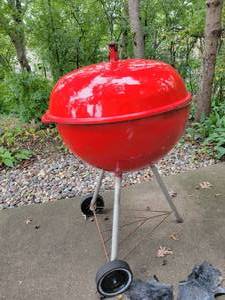 lot 48 image: Red BBQ Grill