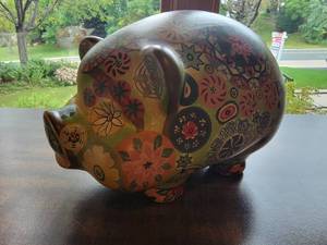 lot 139 image: Vintage 1970s Hand Painted Piggy Bank from Mexico