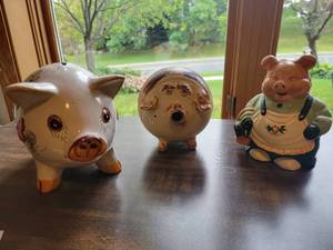 lot 140 image: 3 Rare Vintage Piggy Banks