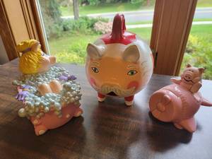 lot 141 image: 3 Rare Vintage Piggy Banks-Miss Piggy, Santa Pig & Helicopter Pig