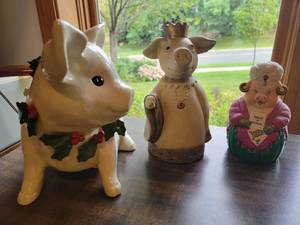 lot 143 image: 3 Vintage Ceramic Piggy Banks