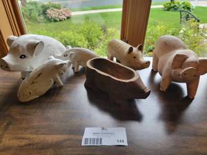 lot 144 image: 6 Beautiful Vintage Hand-Carved Pig Collection