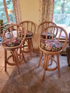 lot 13 image: 4 Beautiful Vintage Ratan Stools- 41 x 15 x 15