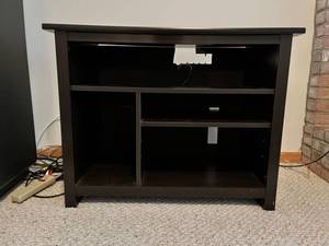 lot 47 image: Small Shelf