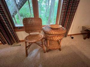 lot 90 image: Wicker Outdoor Chair & Side Table Set