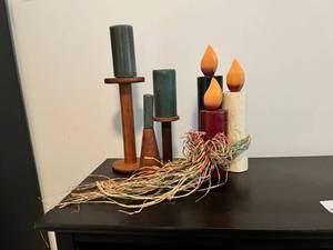lot 92 image: Candle Collection