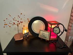 lot 99 image: Classy Holiday Decor Collection