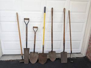 lot 193 image: Shovel Collection