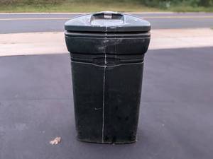 lot 209 image: Rubbermaid Roughneck Outdoor 50 Gallon Garbage Can