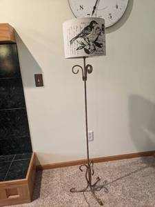 lot 232 image: Bird Standing  Lamp-Works Great