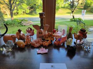 lot 172 image: Its A Pig Menagerie Huge Collection of Tiny Pig Figurines