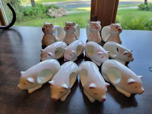 lot 174 image: 12 Vintage Porcelain Piggy Napkin Rings