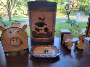 lot 175 image: Pig Lovers Home Decor Collection