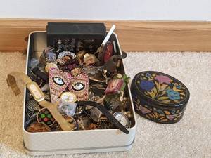 lot 188 image: Tin Full of Unique Vintage Jewelry