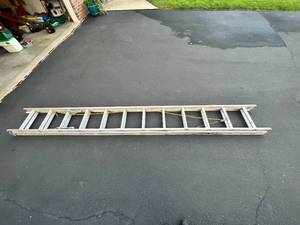 lot 170 image: 16 Ft Aluminum Ladder