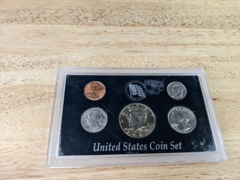 lot 235A image: Collection of 1968-1977 1979-1985 1987 1989 1991 United States 20 Coin Sets B