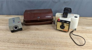 lot 120 image: Collection of 3 Vintage Cameras Kodak Hawkeye Instamatic, Ansco Cadet II, Polaroid Swinger Z