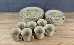 lot 107 image: Hearthside Garden Festival Stoneware Plates and Mugs Set (Sunshine Flowers) Z