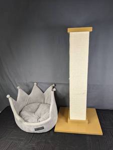 lot 152 image: Nandog Pet Gear Light Grey Pet Bed and Cat Scratching Post  X
