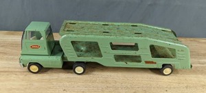 lot 203 image: Vintage 1960s Tonka Green Toy Car Hauler  Q