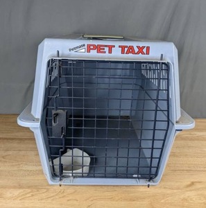lot 148 image: Petmate Pet Taxi  Q