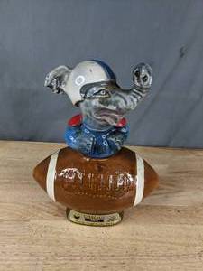 lot 214 image: Vintage Jim Beam 1972 Football Whiskey Decanter Q