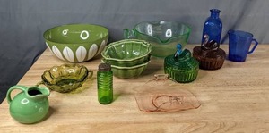 lot 215 image: Collection of Vintage Glassware Q