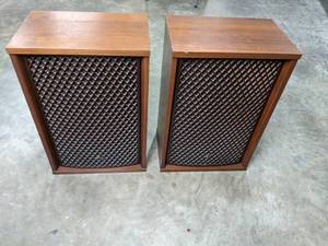 lot 218 image: Vintage Sansui SP-2500 Speaker Set Q
