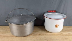 lot 265 image: Super Maid Large Dutch Oven Pot and Belroxware Frost White Sanitare with Lid X