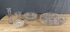 lot 270 image: (5) Pieces of Beautiful Glass and Crystal Decor X