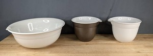 lot 250 image: (3) Vintage Goebel Bavaria West Germany Bowls X