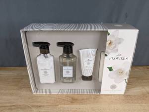 lot 241 image: White Flowers Scented Soap and Lotion Gift Set X