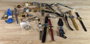 lot 326 image: Collection of Wrist Watches Z