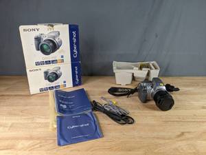 lot 361 image: Sony Cyber-Shot DSC-H2 W