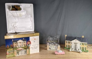 lot 367 image: Department 56 Special Edition Gift Set Elvis Presleys Graceland   W