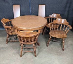 lot 418 image: Vintage Pub Style Round Wood Table with Four Chairs W