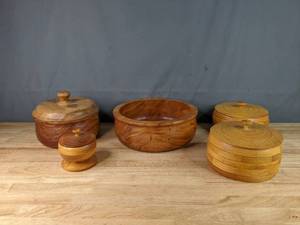 lot 36 image: Set of 5 Beautiful Wooden Bowls with 4 Lids  P