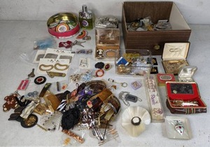 lot 21 image: Mixed Lot of Jewelry, Shoe Clips, Key Rings, Lipstick Holders, Jewelry Boxes and Much More  Z