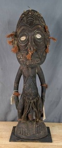 lot 10 image: Papua New Guinea Ancestor Figure from Jungle Outpost Reptile Gardens  P