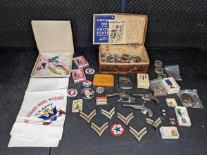 lot 69 image: A Collection of WWII Memorabilia, Fort Hood US Army Embroidered Cloth, Presidential Buttons, Patches, Pins and More  Q
